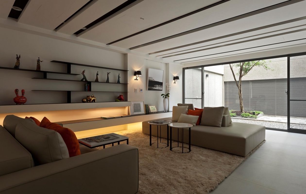 minimalist-modern-asian-living-room-red-cushions