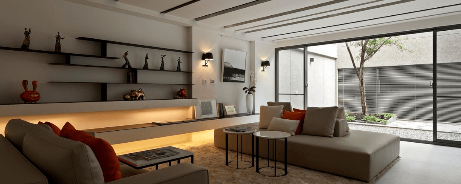 minimalist-modern-asian-living-room-red-cushions